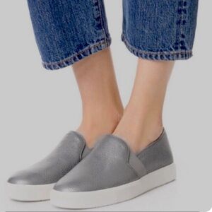 VINCE. Blair EUC size 8.5 in silver gunmetal